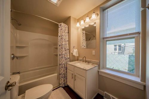 818 6th St, Manitowoc WI 54220-3358 exterior