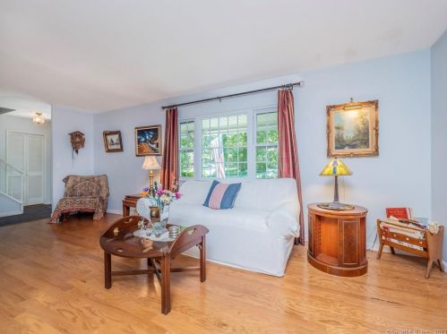 128 Deforest Rd, Wilton CT 06897-1910 exterior