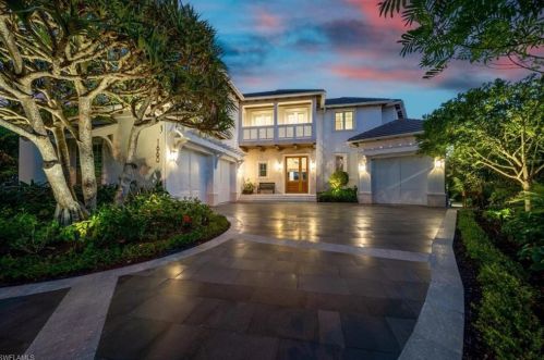 1660 Dolphin Ct, Naples FL 34102-1523 exterior