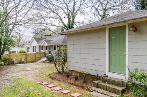 1831 Lyle Ave, Atlanta GA  30337-1204 exterior