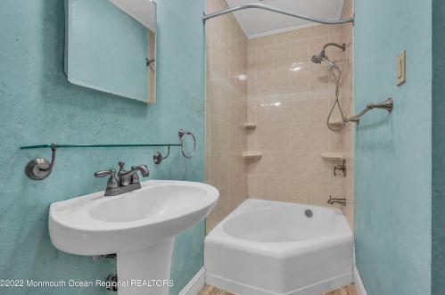 7 Applegate Ln, Plumsted Township NJ 08533-1303 exterior