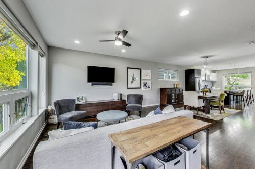 2100 Bingham St, Chicago IL 60647-4033 exterior