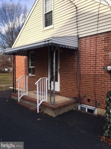 124 Springdale Ave, Trenton, NJ 08620-1226