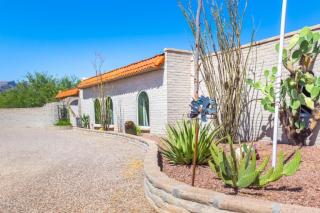 3710 Bear Canyon Rd, Tucson AZ  85749-9425 exterior