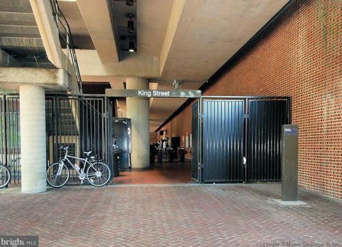 2151 Jamieson Ave, Alexandria VA 22314-5705 exterior