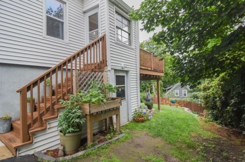 8 Stratfield St, Worcester, MA 01604-2110