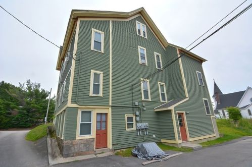 32 Burncoat St, Worcester MA 01605-1814 exterior