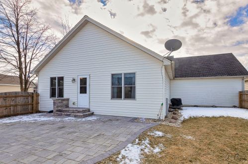 661 Pr Rdg Dr, Bull Valley IL 60098-4189 exterior