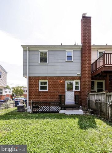 6928 Westhampton Dr, Alexandria VA 22307-1528 exterior