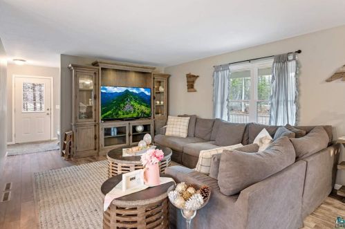 3258 Tischer Rd, Duluth MN 55803-9786 exterior