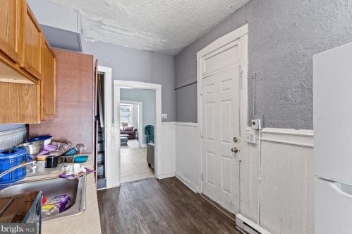 64 Locust St, Lancaster PA 17602-3635 exterior