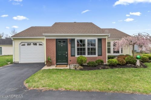 42 Edgeware Close, East Freehold, NJ 07728-3826