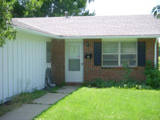 907 29th Ter, Lawrence KS  66046-4643 exterior