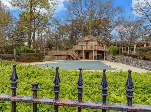 1373 Xing Dr, Atlanta GA 30329-3571 exterior