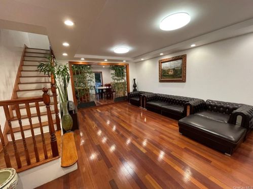 916 Boynton Ave, Bronx NY 10473-4503 exterior