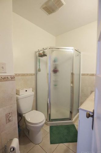 323 Oak St, New Britain CT 06051-1213 exterior