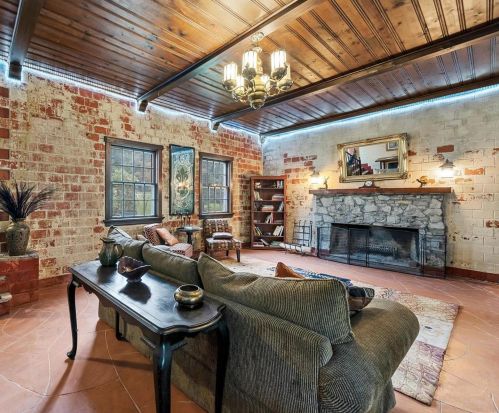 1360 Coburg Lands Dr, Saint Louis MO 63137-3008 exterior