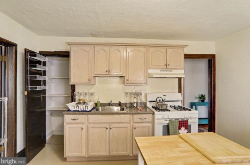 13 Greenwood Ave, Camden NJ 08107-1245 exterior