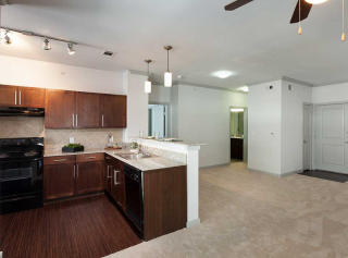 2717 Howell St, Dallas TX  75204-1103 exterior