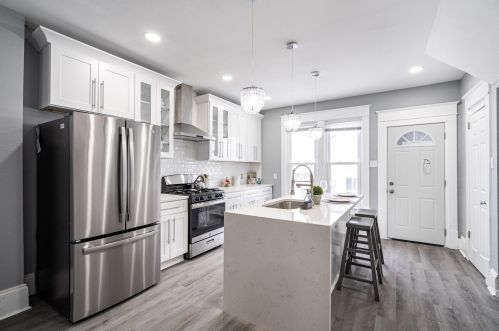 2524 Becher St, Milwaukee WI  53215-2521 exterior