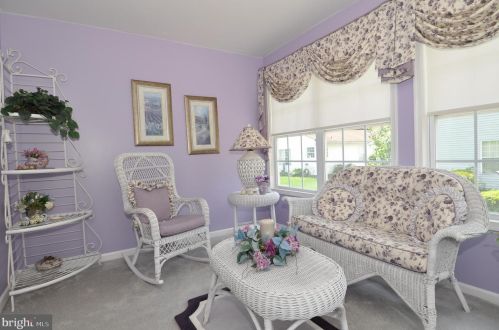 5 Meadowwood Ct, Columbus NJ 08022-1026 exterior