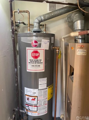 231 College Dr, Edison NJ 08817-5935 exterior