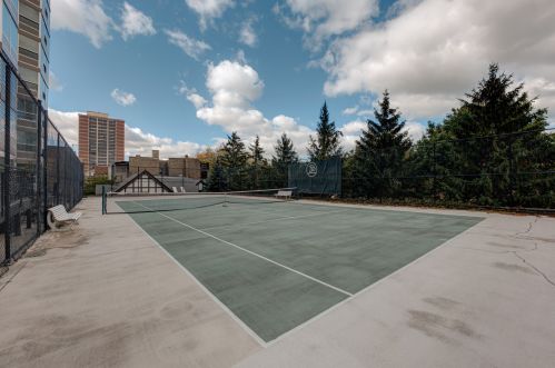 720 Gordon Ter, Chicago IL 60613-2251 exterior