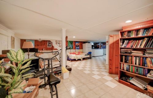 114 Pacific St, Edison NJ 08817-4464 exterior