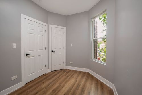 6804 Champlain Ave, Chicago IL 60637-4115 exterior