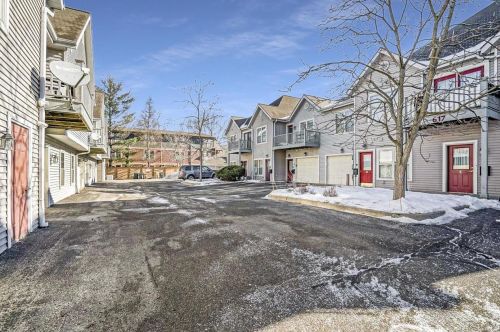 627 Dayton St, Madison WI  53703-2335 exterior