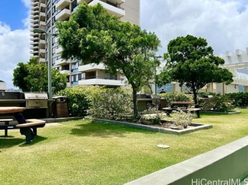 2333 Kapiolani Blvd, Honolulu HI  96826-4485 exterior