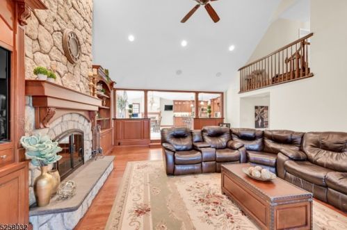 28 Chester Woods Dr, Chester NJ  07930-2828 exterior