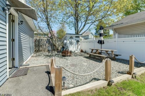 18 Hamilton St, Bloomingdale NJ 07403-1731 exterior