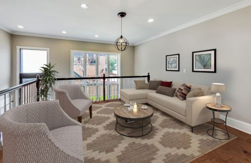 1542 Oakdale Ave, Chicago IL 60657-4024 exterior