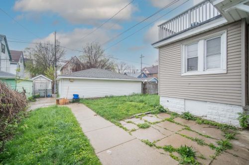 3313 Holton St, Milwaukee WI  53212-1651 exterior