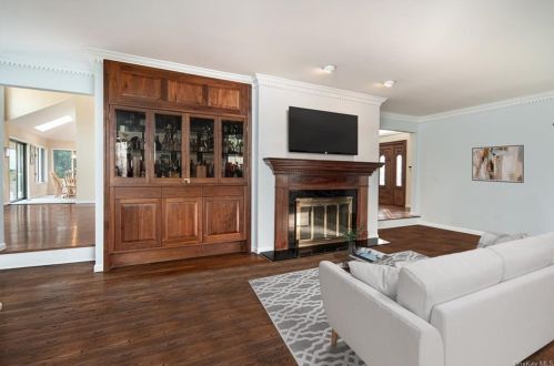 18 Day Rd, Armonk NY exterior