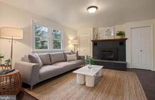 564 Lampeter Rd, Lancaster PA  17602-4010 exterior