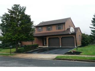 9 Canterbury Ln, Edison, NJ 08820-1646