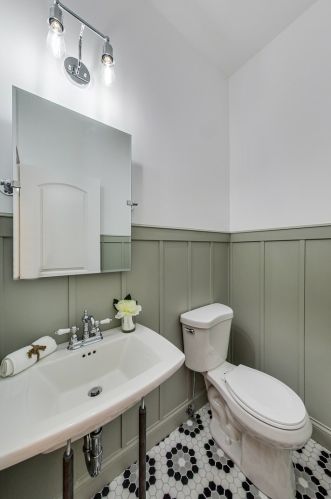 4912 Washington Park Ct, Chicago IL 60615-2304 exterior