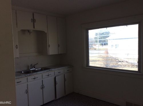 210 Hackley Ave, Meskegon MI 49444-1060 exterior