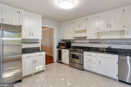 1454 Mclean Mews Ct, Mc Lean VA  22101-3824 exterior