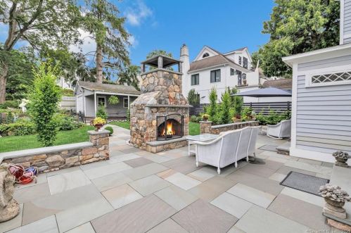 6 Crockett St, Norwalk CT 06853-1611 exterior