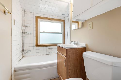 525 103, Milwaukee WI 53226-4315 exterior