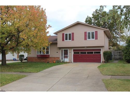 2725 Friar Dr, Cleveland, OH 44134-5506