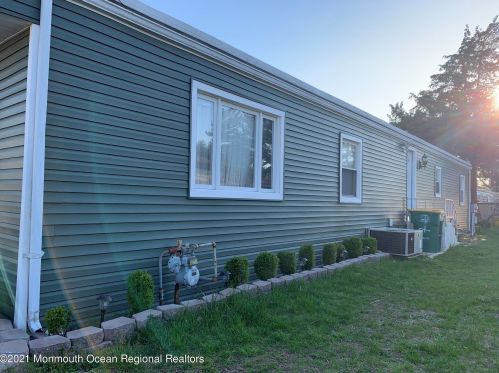 17 Southwind Cir, Jackson Twp NJ 08527-2822 exterior