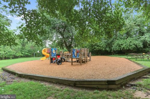 9609 Hastings Dr, Silver Spring MD 20901-3198 exterior