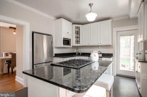 301 Raymond Ave, Alexandria VA 22301-1037 exterior