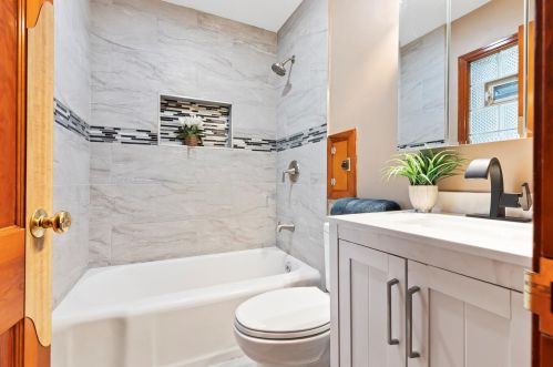 3057 35, Milwaukee WI 53215-4126 exterior