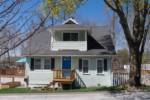 19 Benson St, Worcester, MA 01604-3303