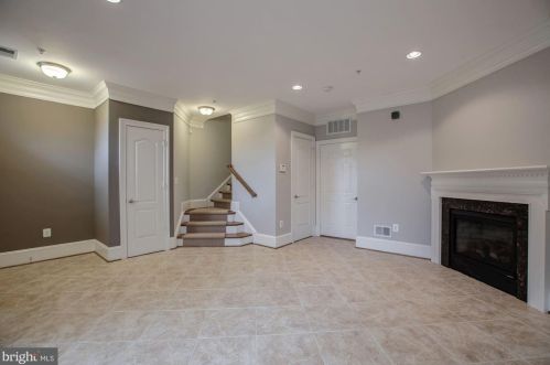 1872 Carpenter Rd, Alexandria VA  22314-6244 exterior